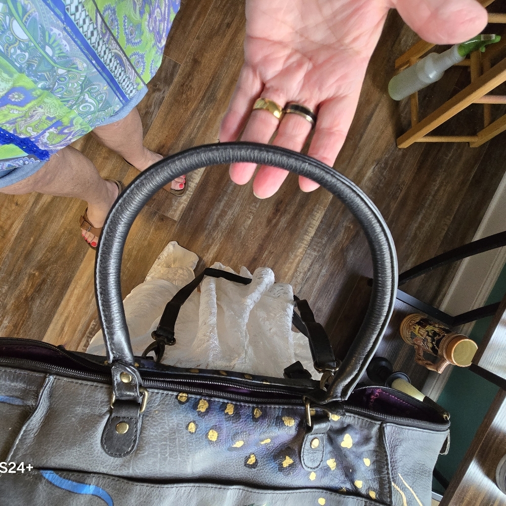 Anuschka LARGE TOTE- A Work of art! Desert Rose pattern.  Excellent Condtion. - Picture 13 of 16